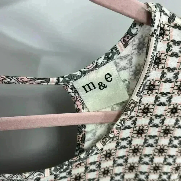M&E - Short Sleeve  Top - XL - Picture 4 of 5